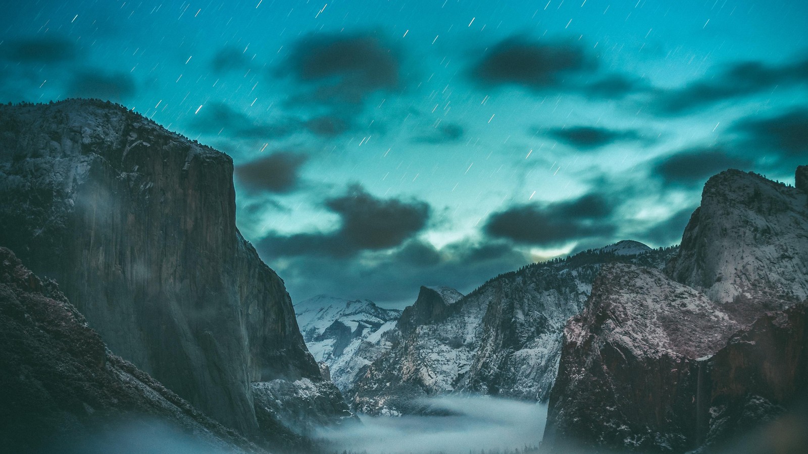 Une vue d'une chaîne de montagnes avec de la neige et un ciel nuageux (parc national de yosemite, glacier point, parc national, nature, eau)