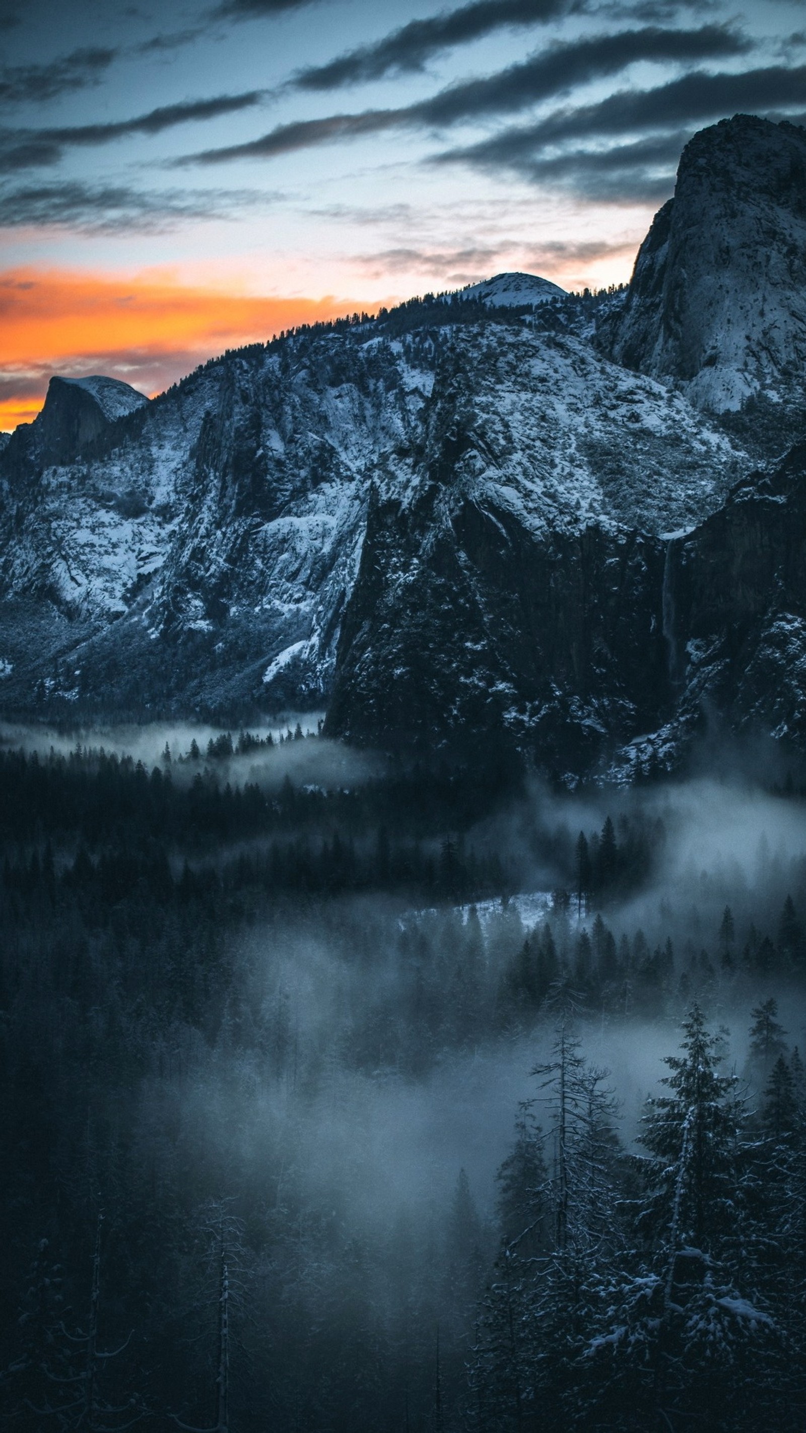 Mountains covered in snow and mist at sunset with a valley in the foreground (yosemite national park, mount scenery, fjord, national park, nature)