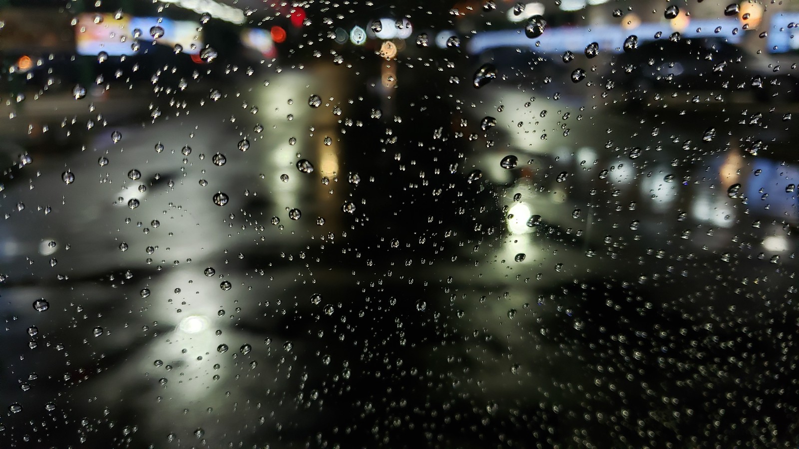 Araffes of rain on a window with a city street in the background (rain drops, water, drops)