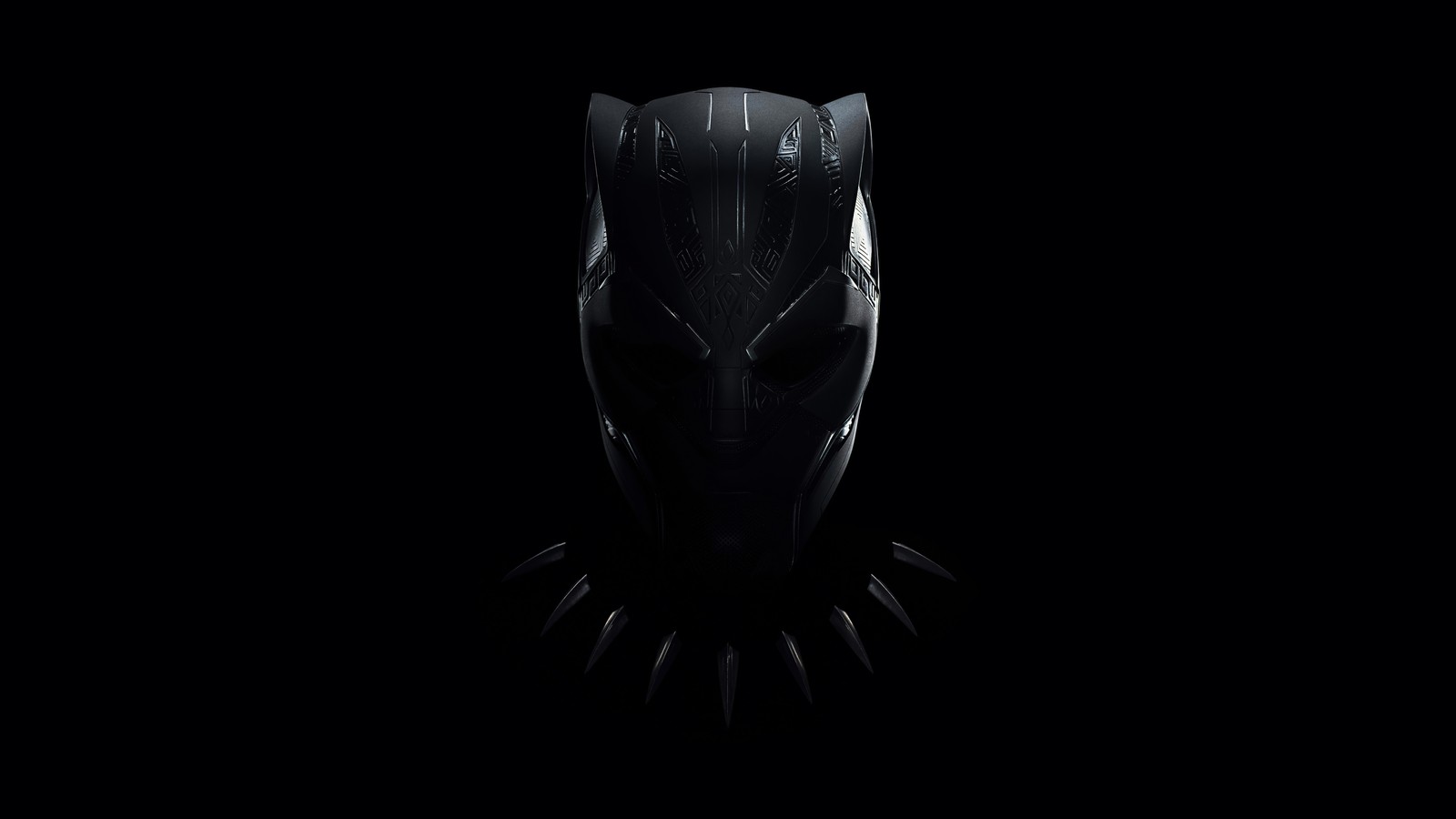 Un primer plano de una máscara de pantera negra sobre un fondo negro (pantera negra wakanda forever, black panther wakanda forever, película, 2022)