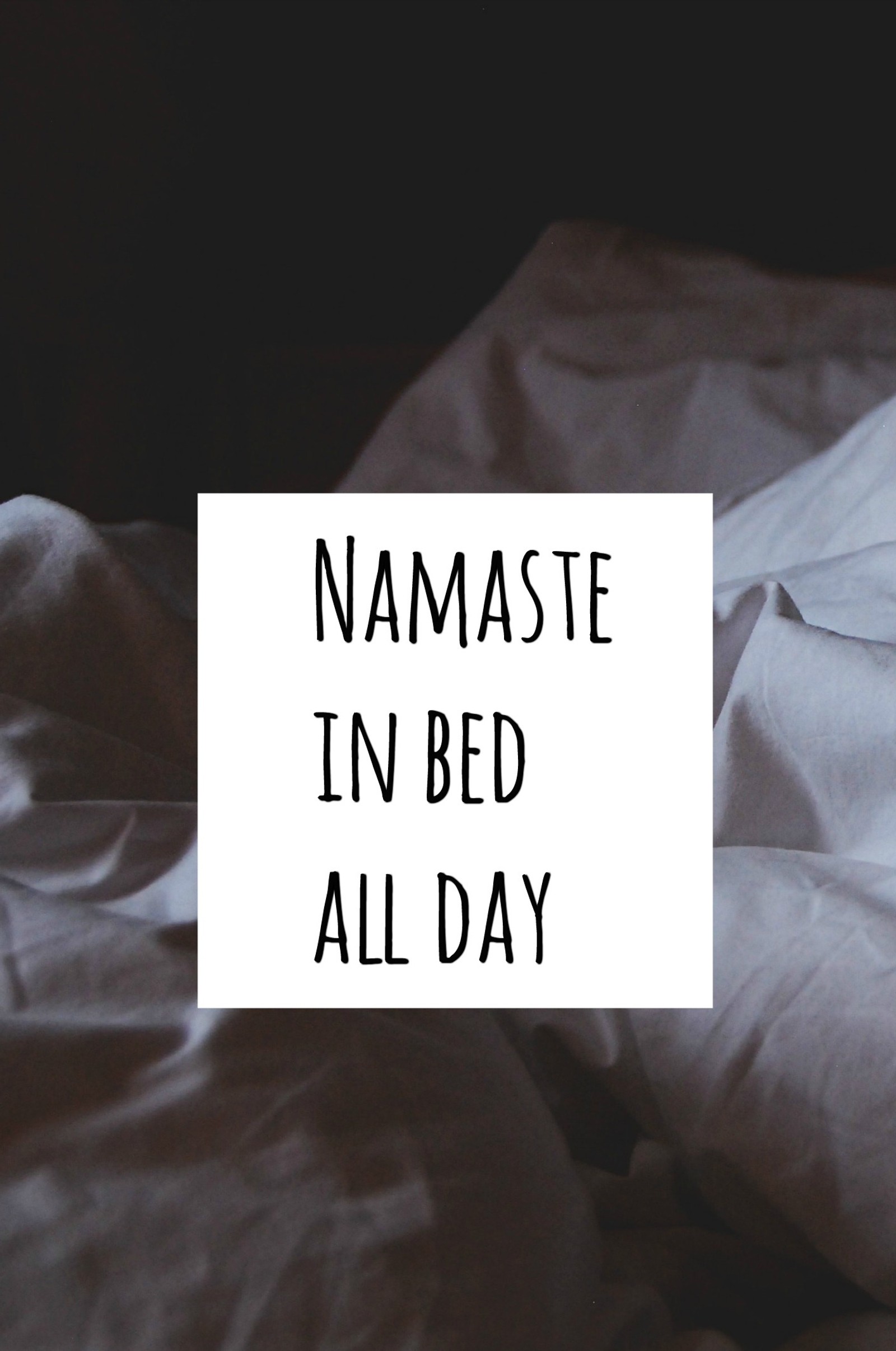 Uma placa branca que diz 'namaste' o dia todo (cama, engraçado, namaste, provérbios, sinais)