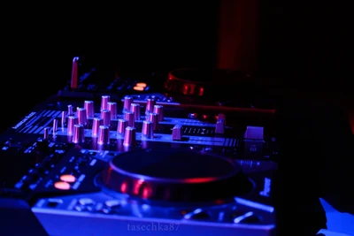 Mezclador DJ digital: Un vibrante centro para música y fiestas