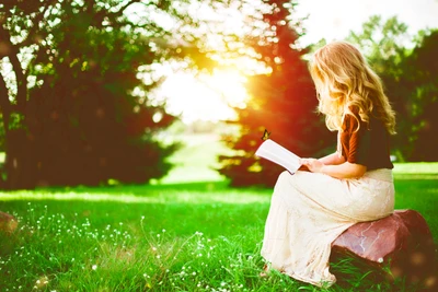 Solidão alegre: Abraçando a natureza com um livro