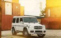 Улучшенный Brabus Mercedes Benz G-Class в городской обстановке