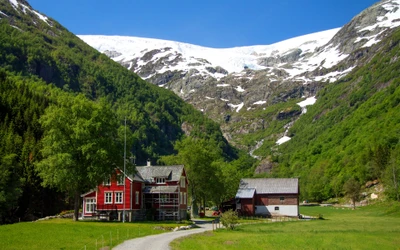 Charmantes Bergdorf, eingebettet in ein üppiges Tal