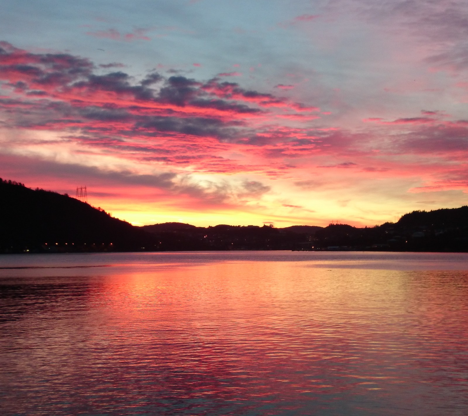 Téléchargez le fond d'écran bergen, norvège, lever de soleil