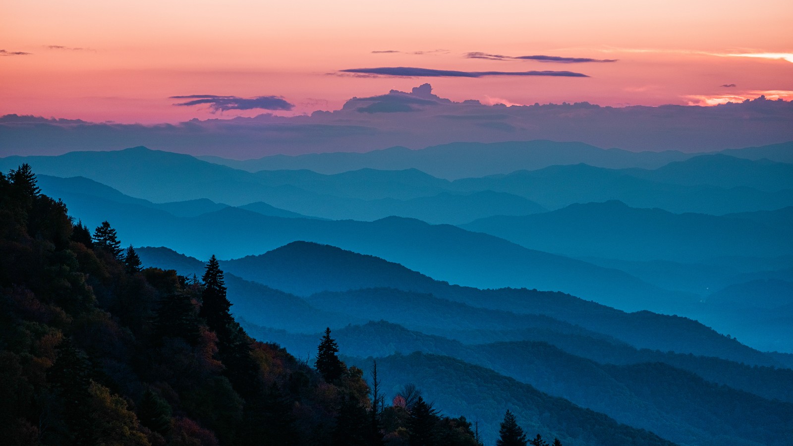 A view of a mountain range with a sunset in the distance (blue ridge mountains, usa, layers, appalachian mountains range, scenic)