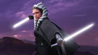 Ahsoka Tano in einer dynamischen Pose mit zwei Lichtschwertern vor einem dramatischen lila Himmel.