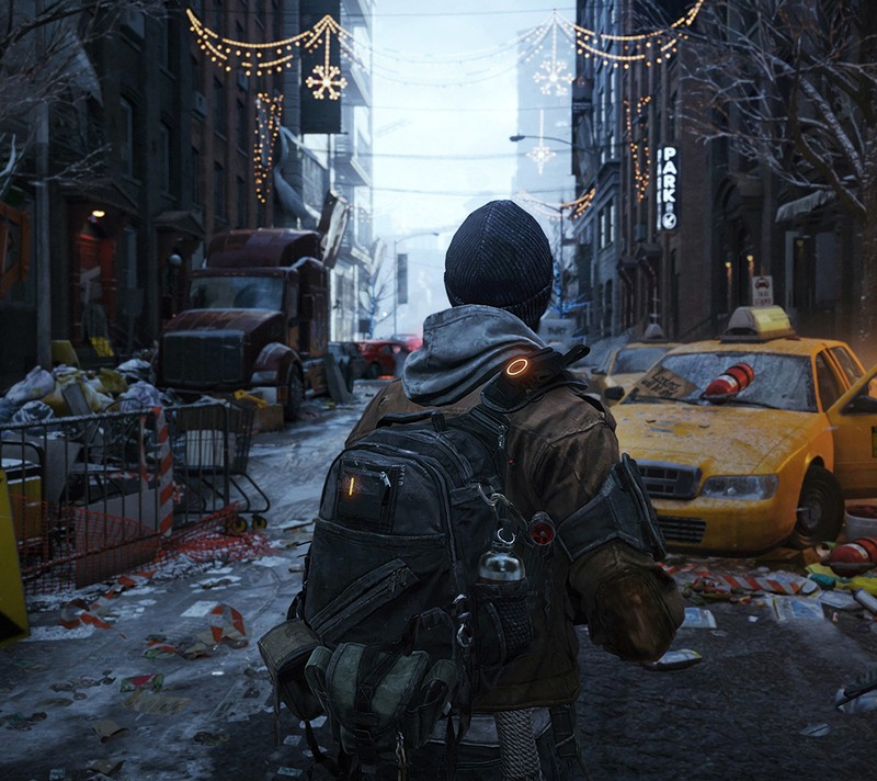 Мужчина идет по улице в городе с рюкзаком (microsoft, playstation, дивизион, the division, том кланси)