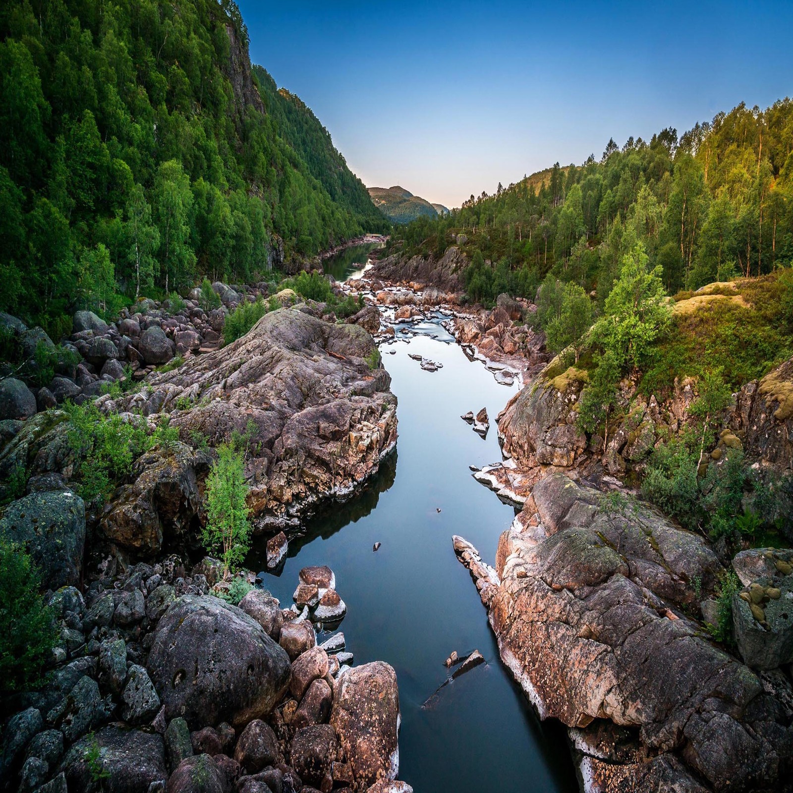 Arafed view of a river surrounded by rocks and trees (beautiful, cute, look, nice)