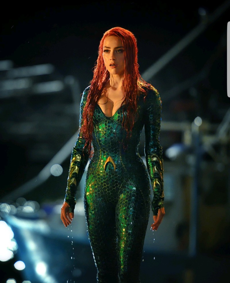 Крупный план женщины в зеленом костюме (aquaman, комиксы, справедливость, лига, мера)