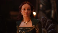 Alicent Hightower en una escena dramática de "House of the Dragon" en HBO, interpretada por Olivia Cooke.