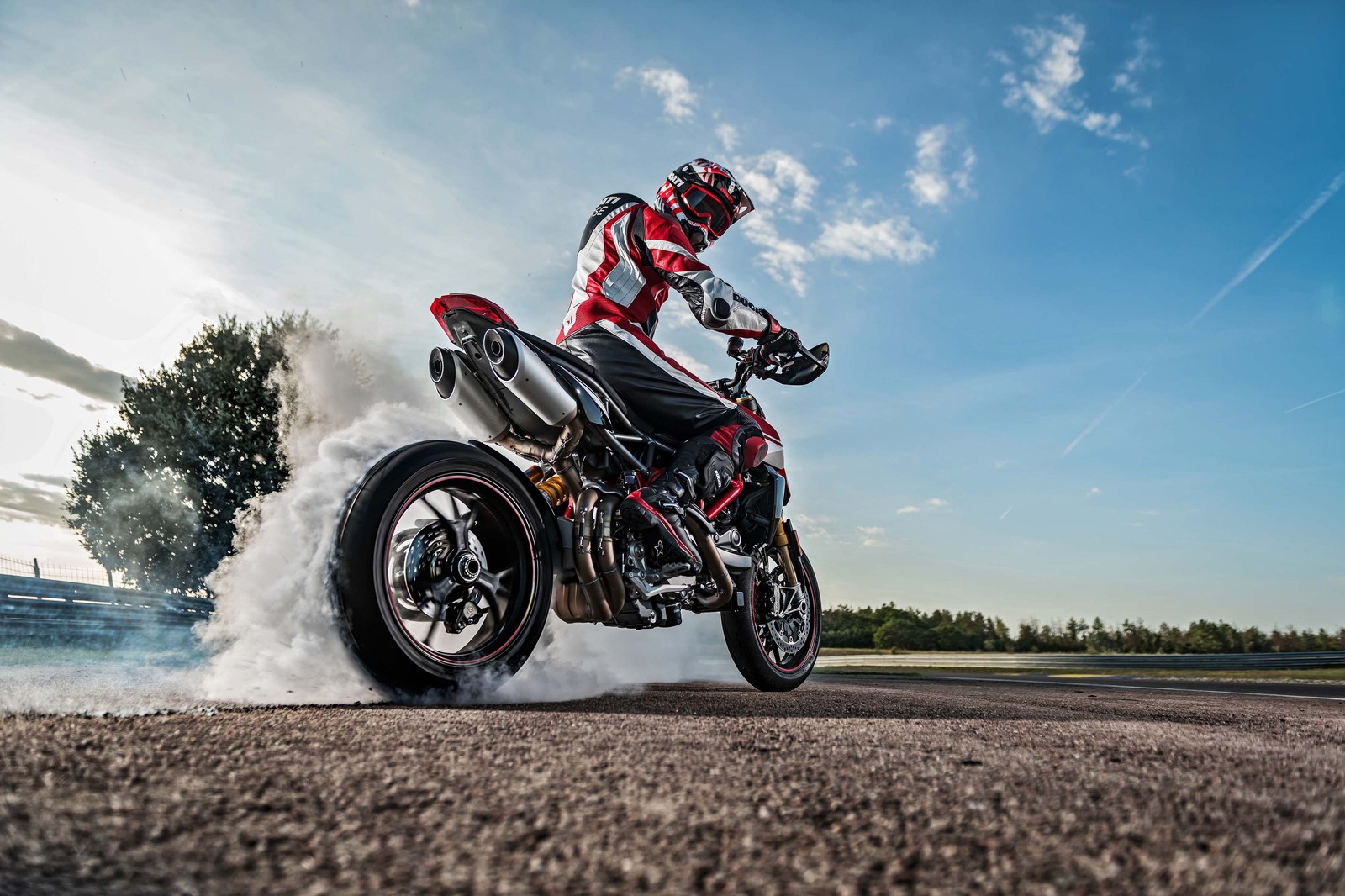 Arafed motorcycle rider in red and white riding on a track (motorcycle, ducati, supermoto, motorcycling, motorcycle racing)