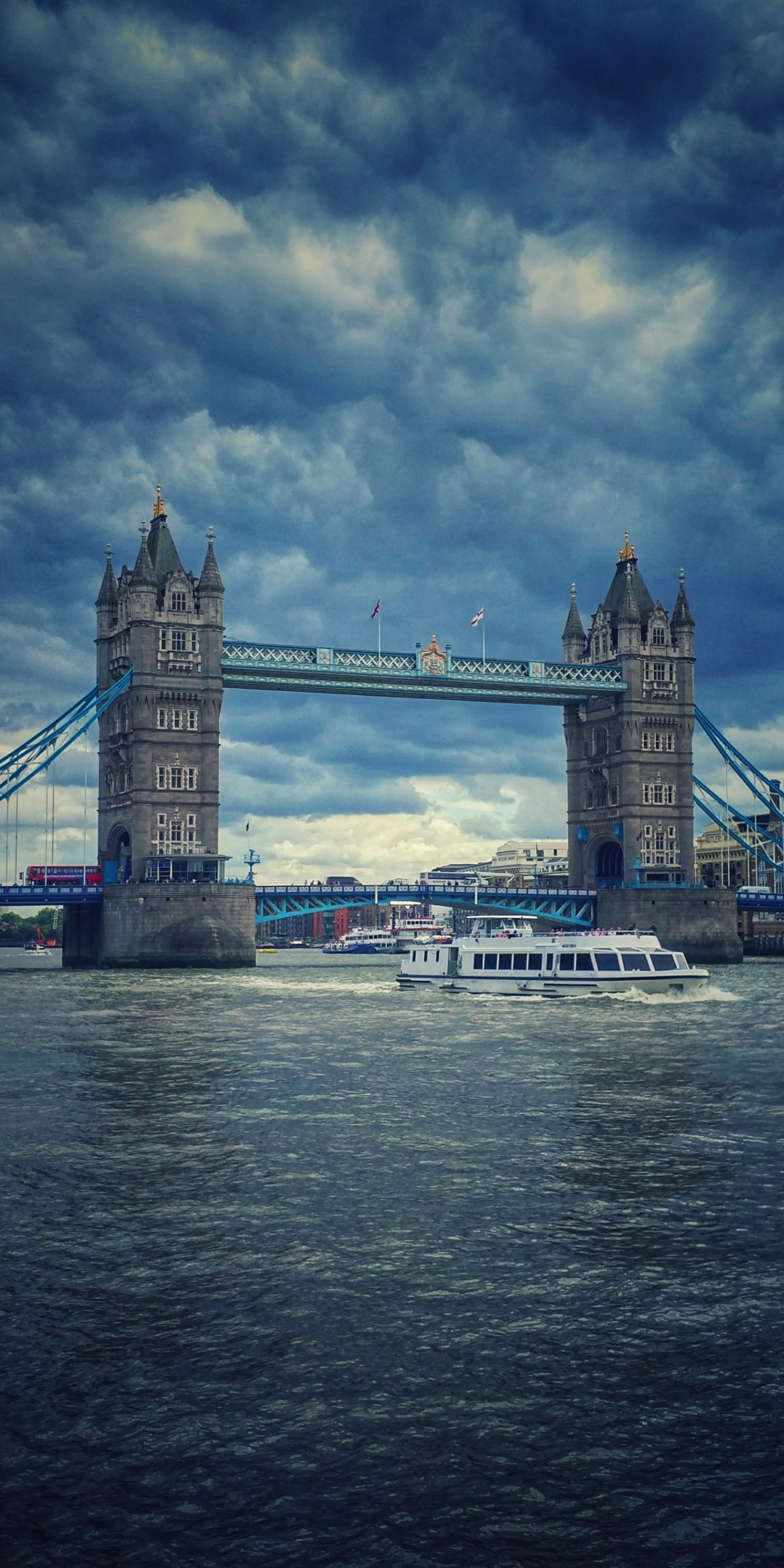 Téléchargez le fond d'écran bleu, pont, londres, london, mer