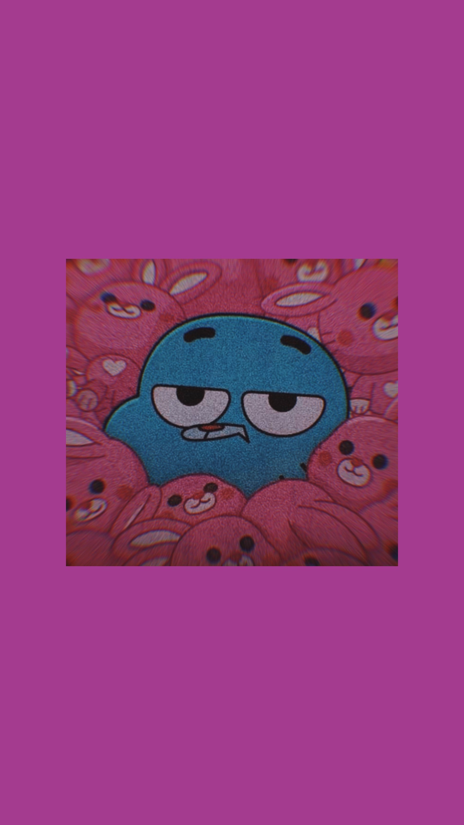 Un primer plano de un personaje de dibujos animados en un fondo rosa (animado, caricaturas, catoon network, gumball, feliz)