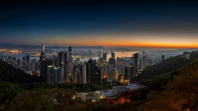 Hong Kong Skyline at Dawn: A Stunning Metropolis Emerges Against the Horizon