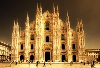 Catedral de Milán: Un ejemplo majestuoso de arquitectura gótica en el corazón de la metrópoli