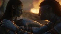 Neytiri und Jake Sully teilen einen intimen Moment in Avatar: Der Weg des Wassers