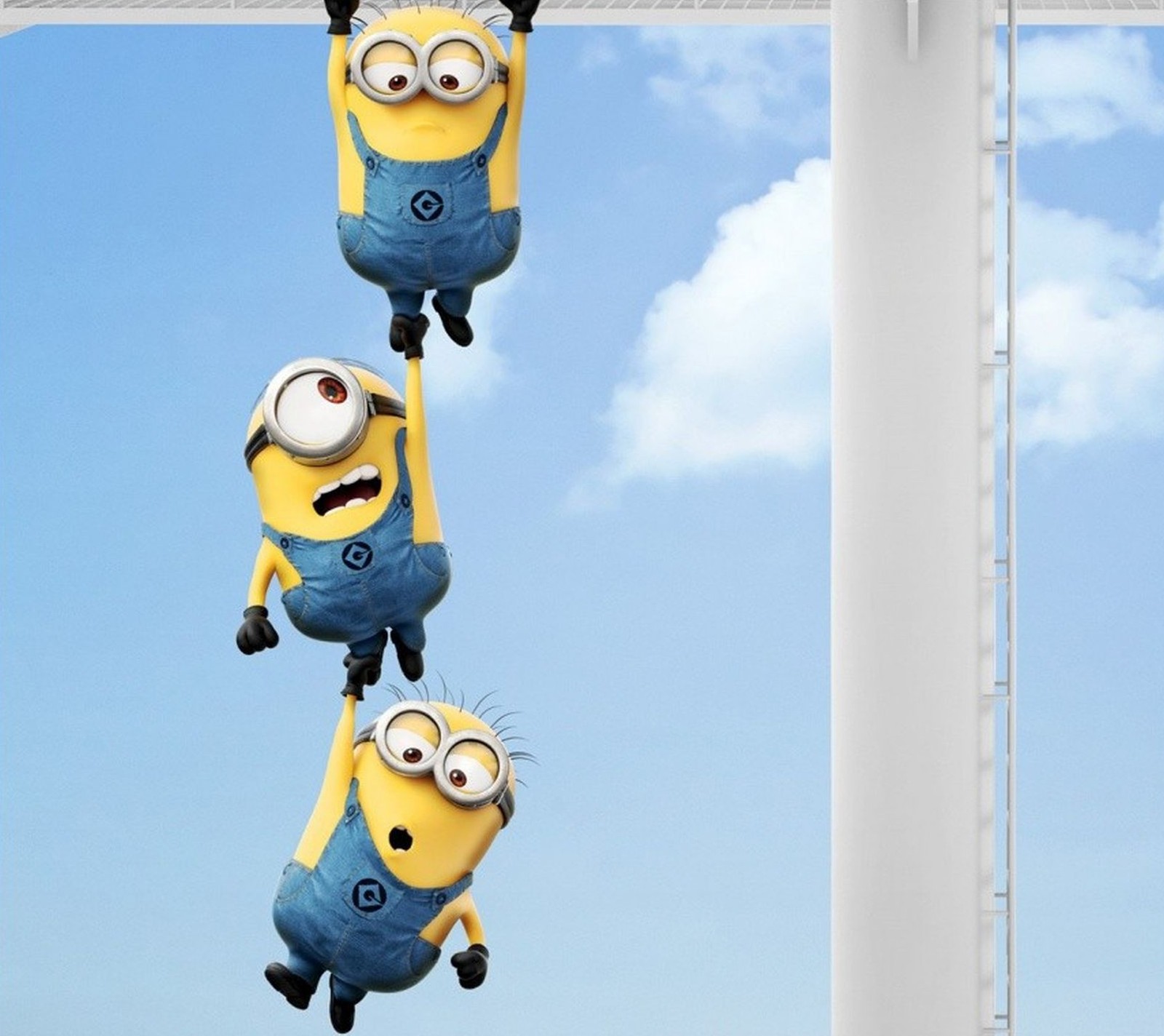 Trois minions volent dans les airs, l'un tenant un ballon (cartoon, minions)