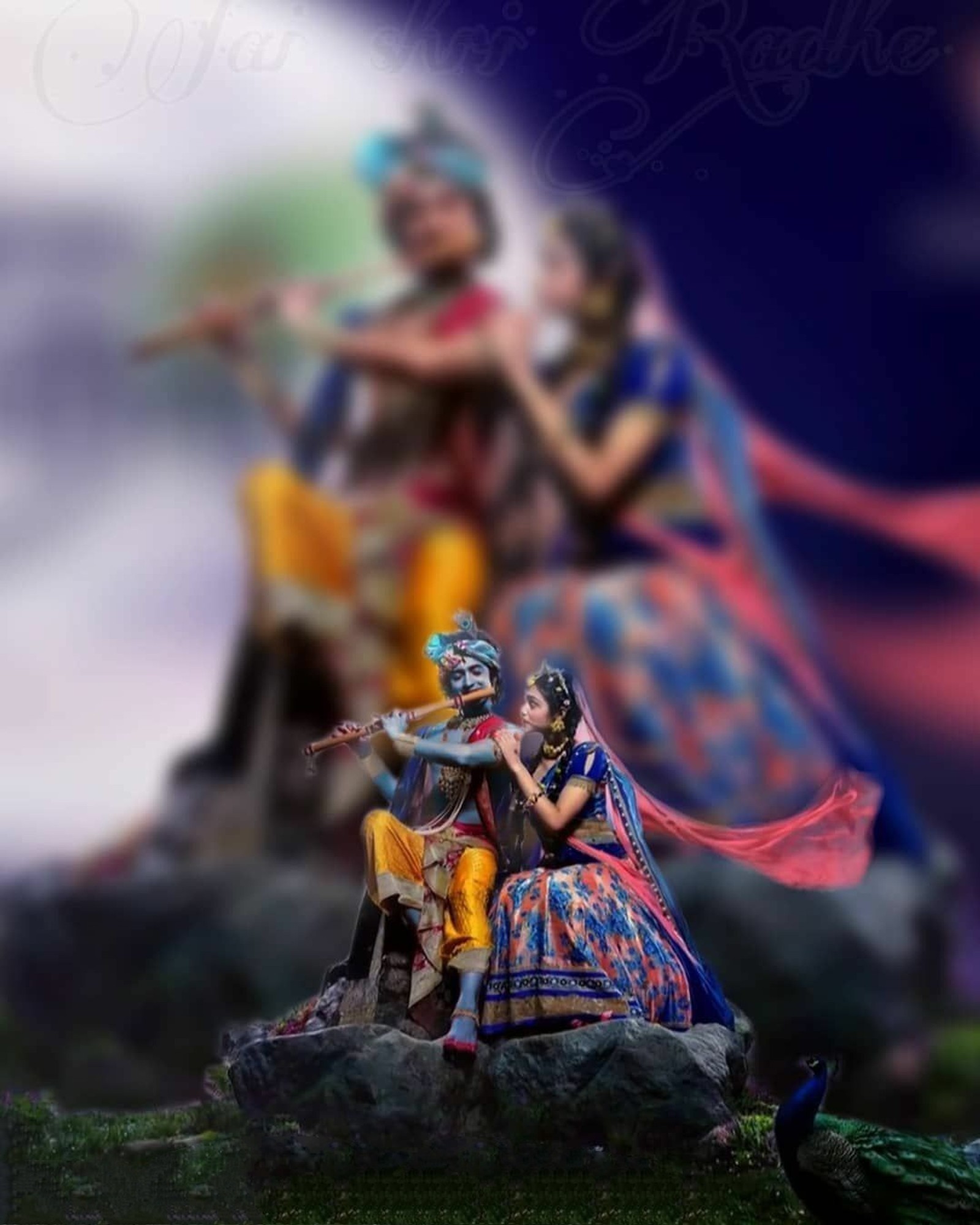 Hay dos figuritas de una pareja sentadas en una roca (krishna, radhe)