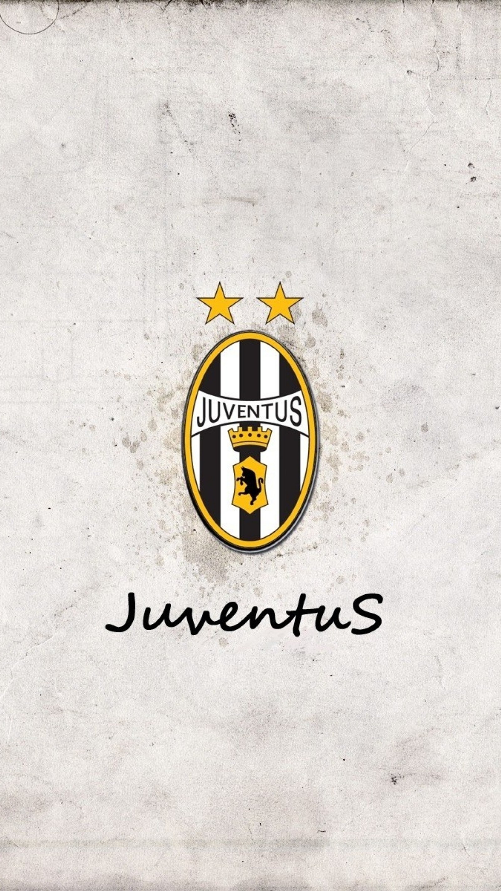 Um close de um logo de futebol em uma parede branca (itália, juventus)