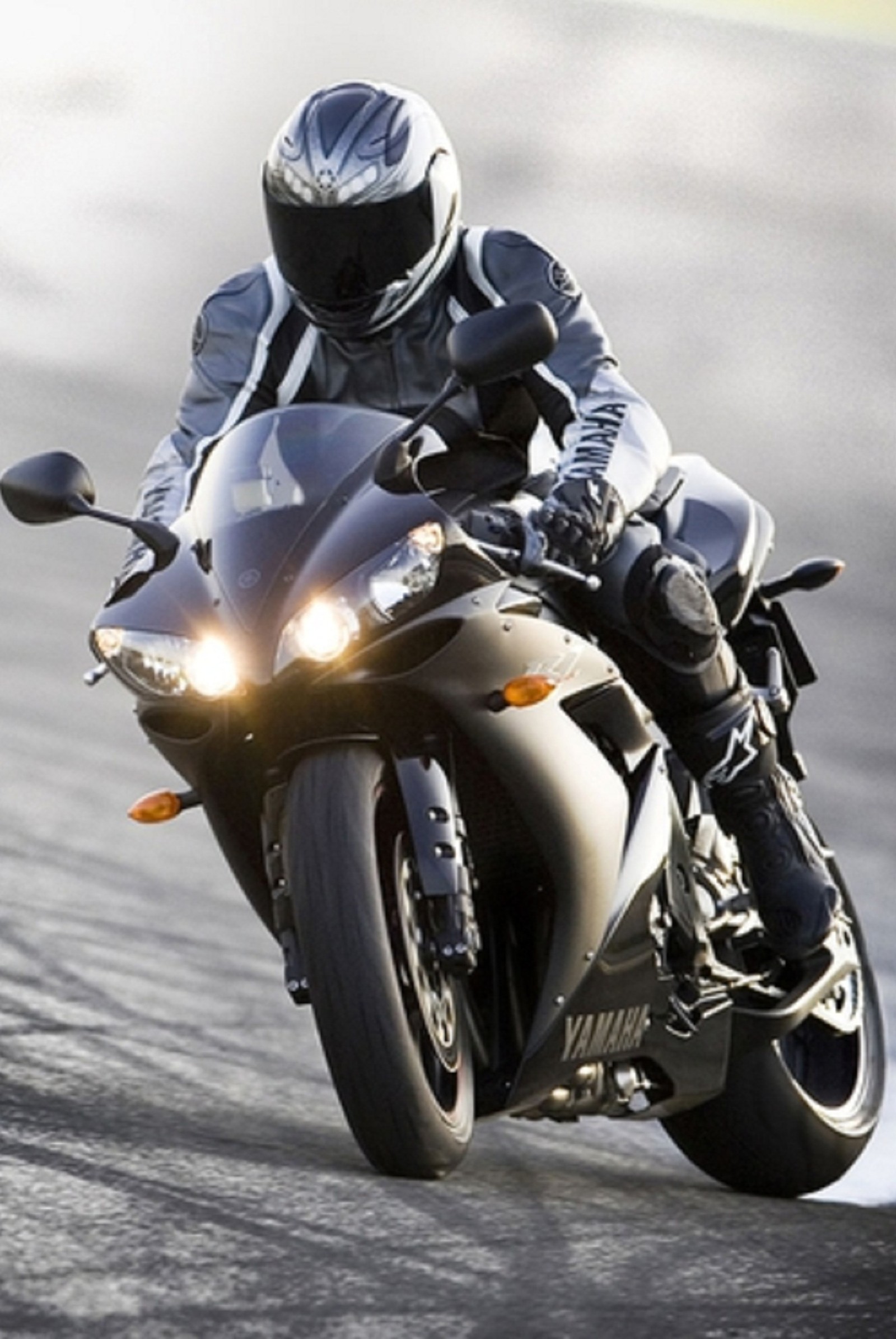 Arafed man riding a motorcycle on a track with a helmet on (r7, y5)