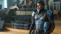 Deathstroke in Titans Staffel 2: Ein Standoff in taktischer Rüstung