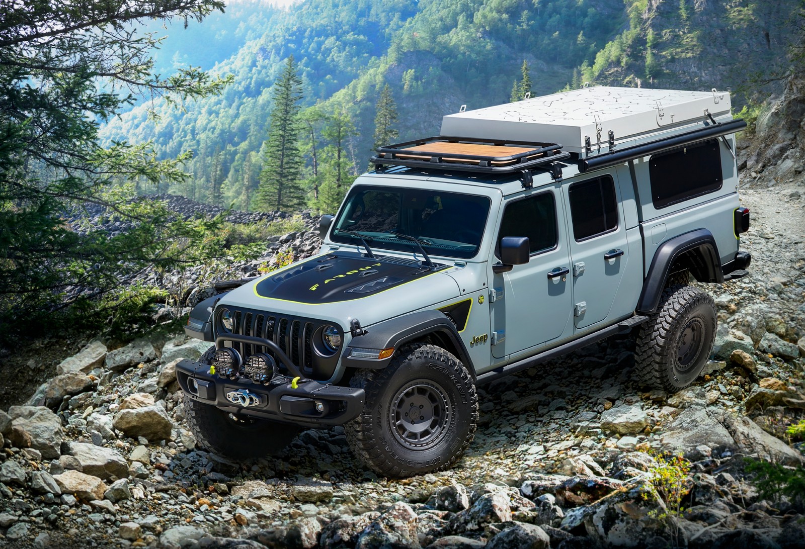 A grey jeep with a roof tent on top of it driving down a rocky road (jeep gladiator farout concept, off roading, 2020, four wheel drive, rugged)