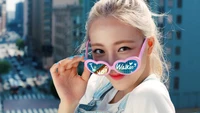 itzy, kpop, yuna, shin yu na, sun glasses