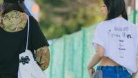 Minji et Hiroshi : Un moment de style et de connexion dans la culture K-Pop