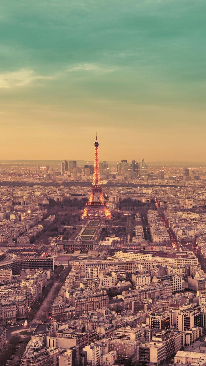 Vista aérea de uma cidade com uma torre e muitos edifícios (bulidings, retrô)