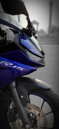 Yamaha R15 V3: Diseño elegante y rendimiento.