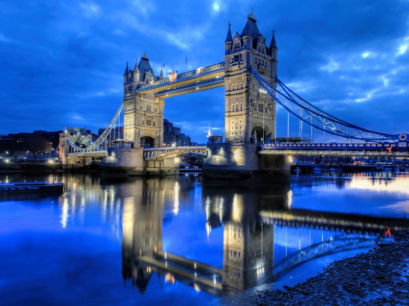 Красивая панорама моста с отражением в воде (tower bridge, лондонская башня, река темза, лондонский мост, london bridge)