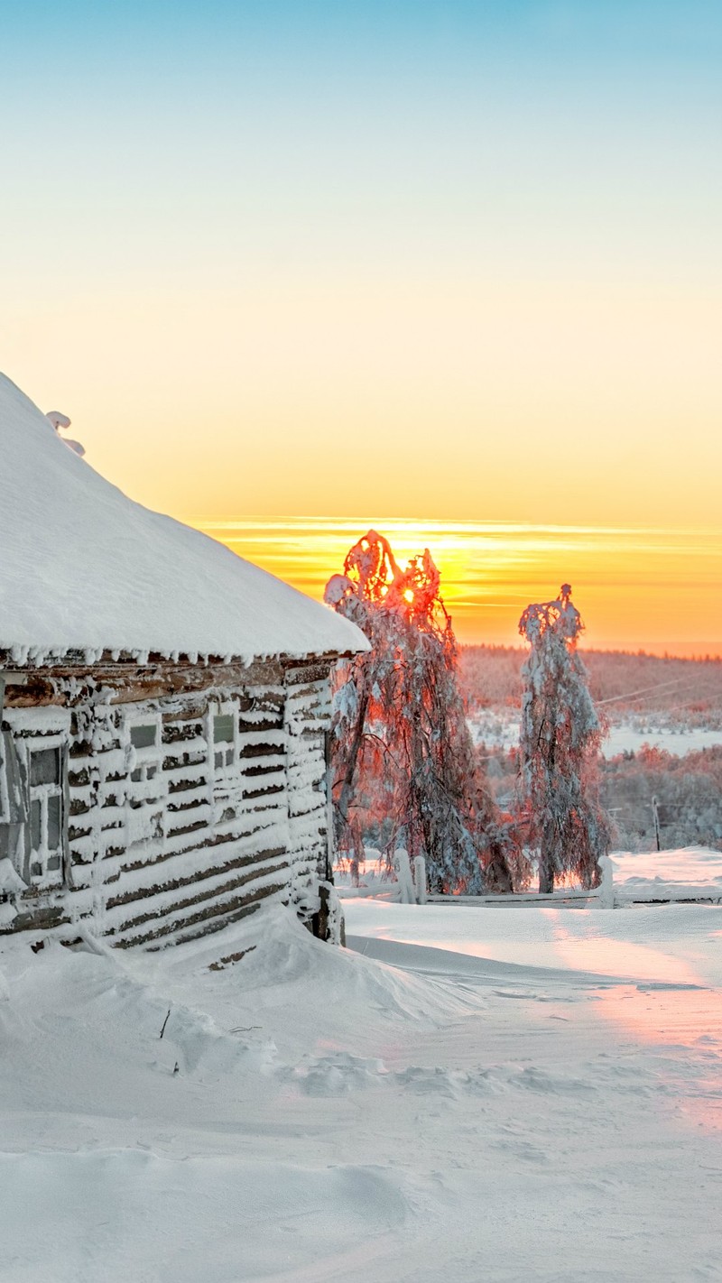 Снежная хижина на фоне заката (снег, солнце)