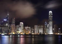 Horizonte iluminado de Hong Kong por la noche