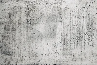 Texture de mur en béton monochrome présentant un motif usé avec des variations subtiles et des marques, adaptée aux fins de design et d'illustration.