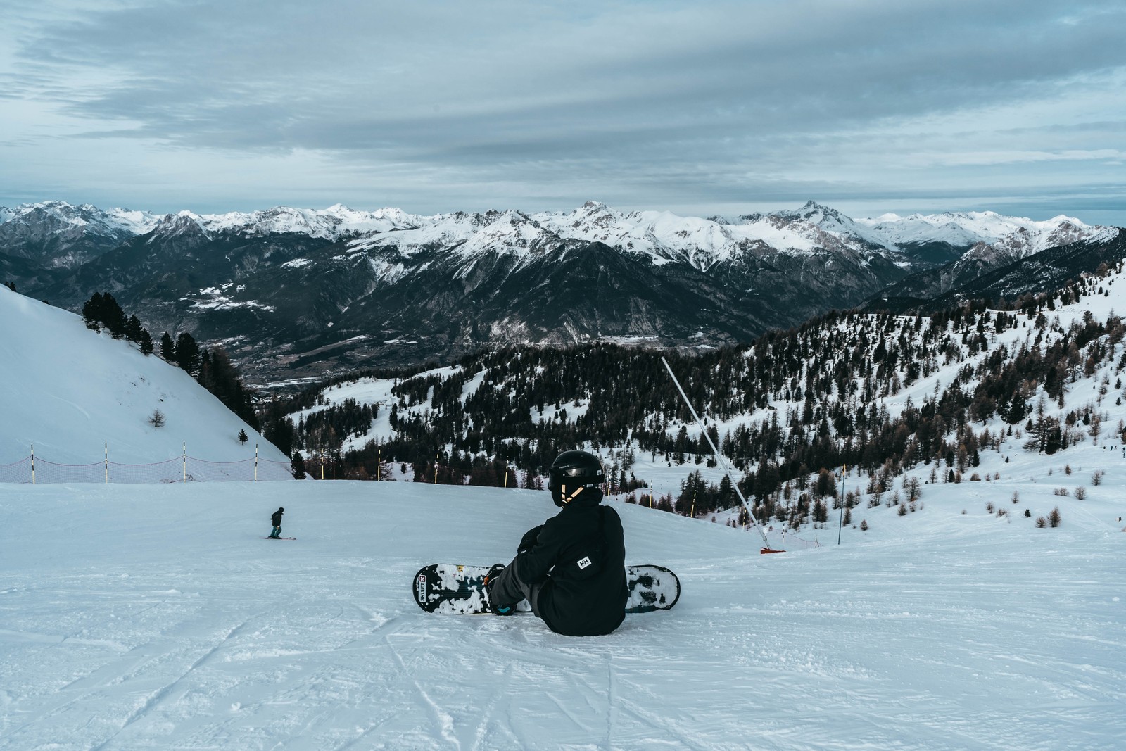 Descargar fondo de pantalla snowboard, nieve, invierno, pista, montaña