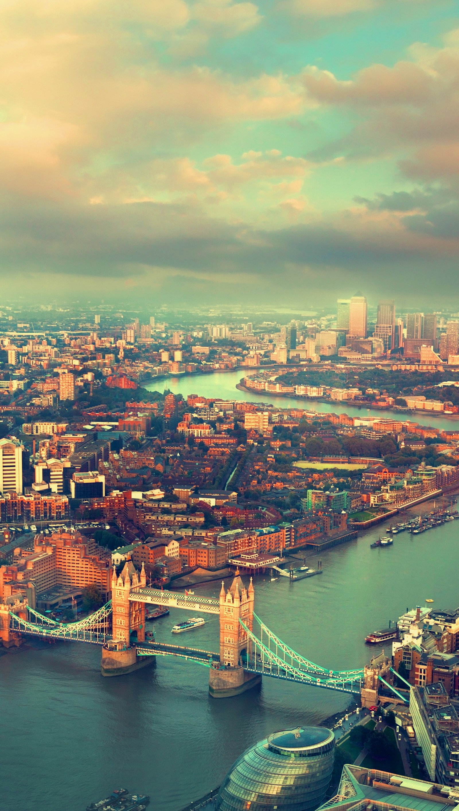 Vista abstrata de uma cidade com uma ponte e um rio (ponte, londres, london, vista)