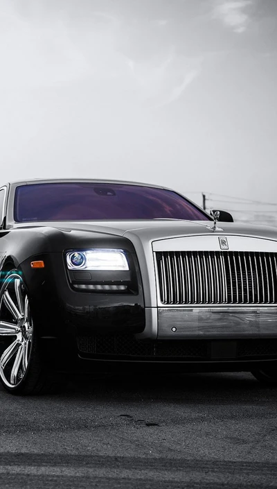 Sleek Luxury: The Best Rolls-Royce in Monochrome Elegance