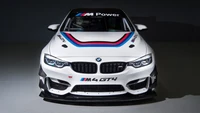 BMW M4 GT4 coche de carreras: rendimiento y precisión en el diseño