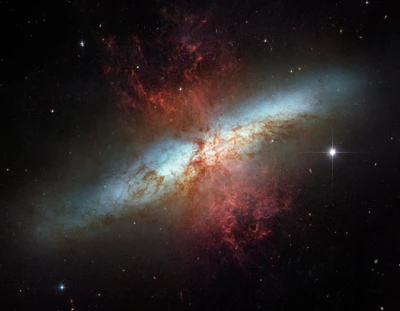 Vue époustouflante d'une galaxie colorée capturée par le télescope spatial Hubble