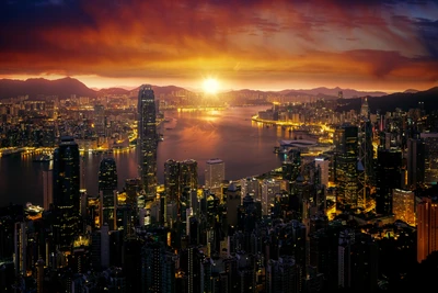 Impresionante amanecer en Hong Kong sobre un horizonte resplandeciente