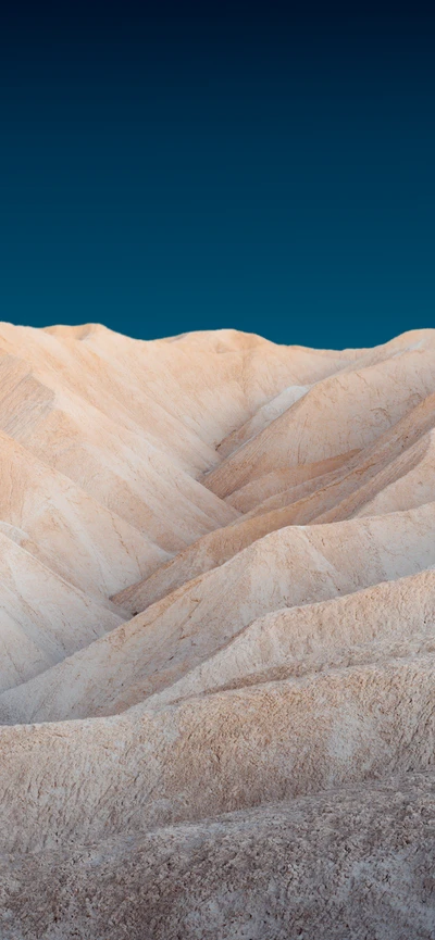 Paysage saisissant des Badlands sous un horizon dégagé