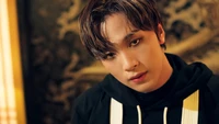 Haechan von NCT 127 in einem auffälligen Close-up aus dem Musikvideo "Kick It".