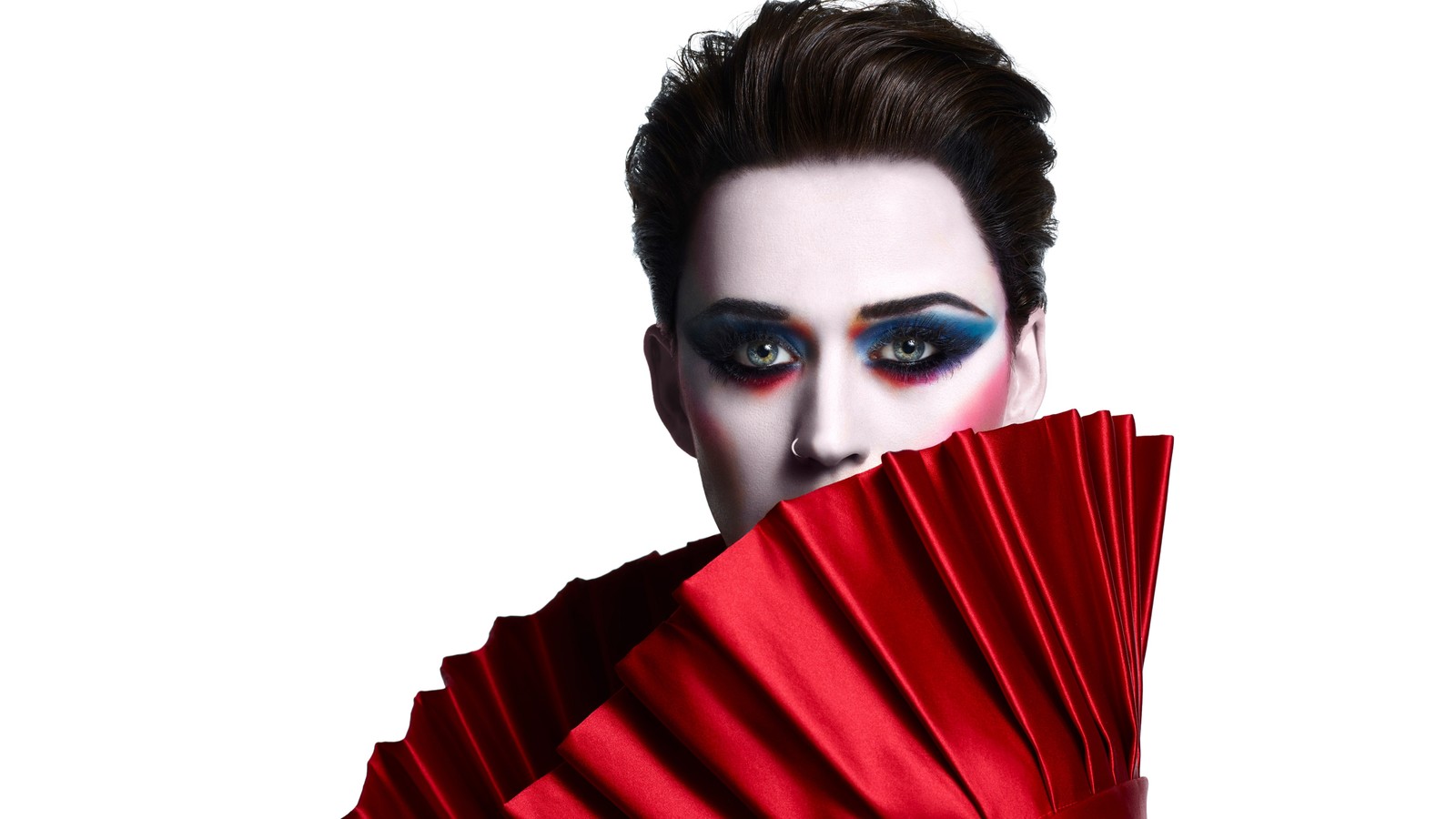 Araffe woman with makeup and makeup art holding a red fan (katy perry, face, lip, hairstyle, eyebrow)