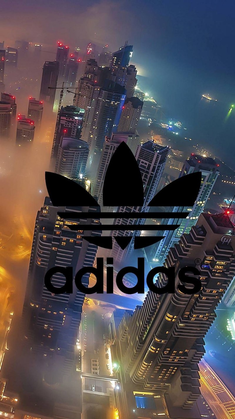 Логотип adidas на городской панораме ночью (город, ночь, оригинал)