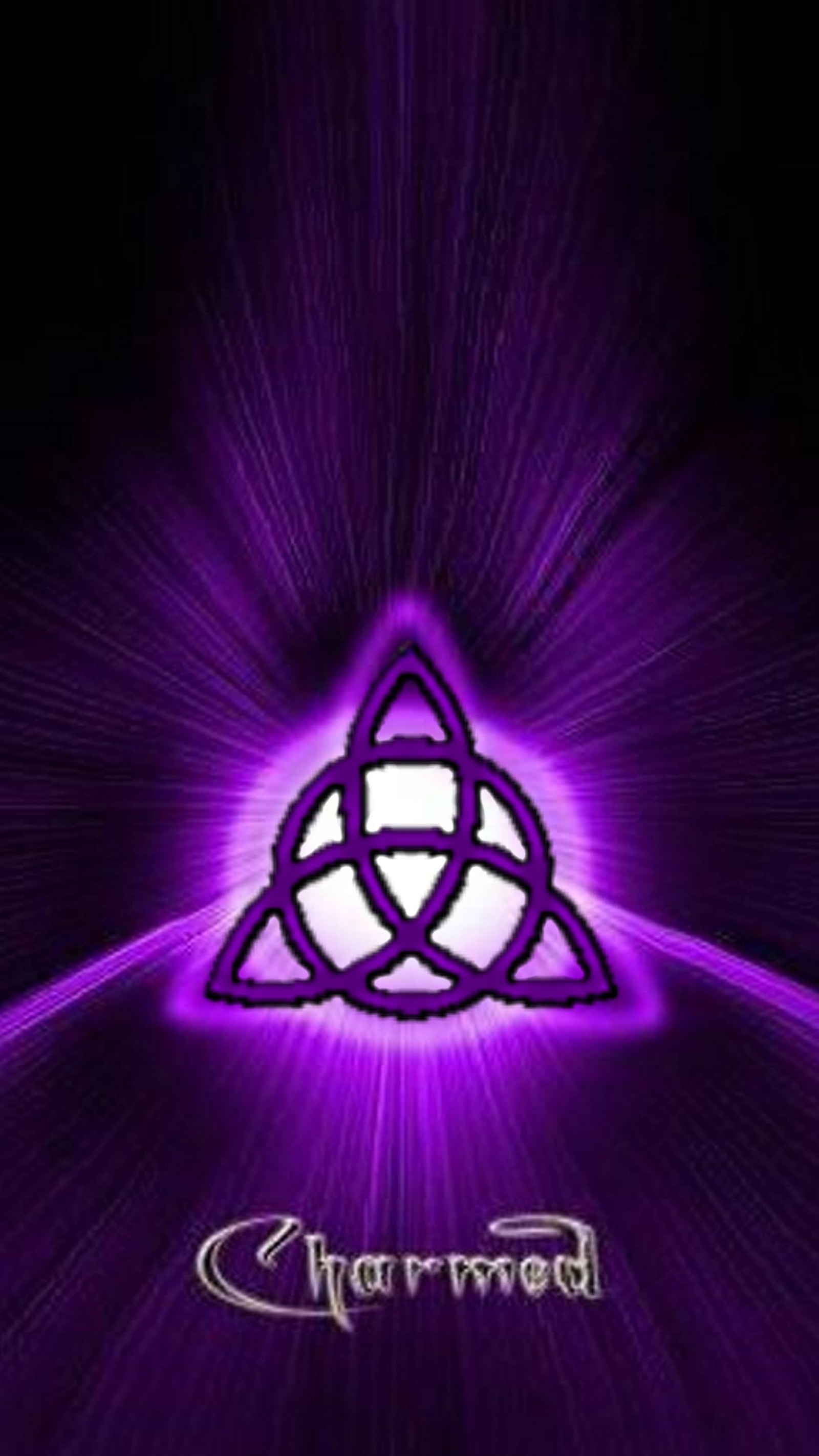 Una foto morado y negra de un símbolo celta con la palabra 'corona de la noche' (pagano, púrpura, espiritual, triquetra, bruja)