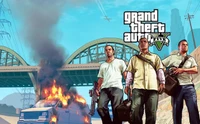 Scène iconique de Grand Theft Auto V avec les personnages principaux et un véhicule en feu