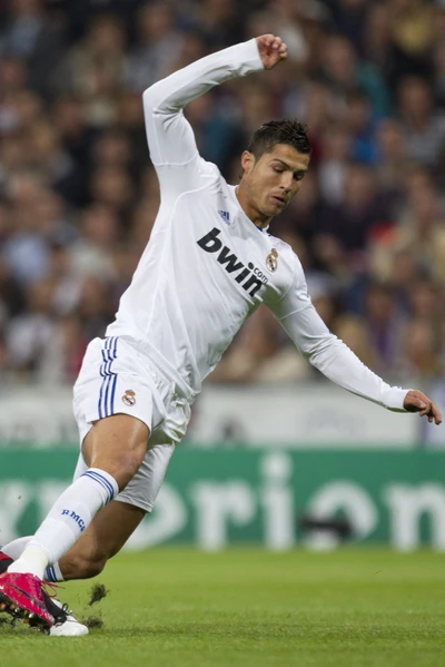 Cristiano Ronaldo in Aktion: Dynamischer Fußballmoment in HD