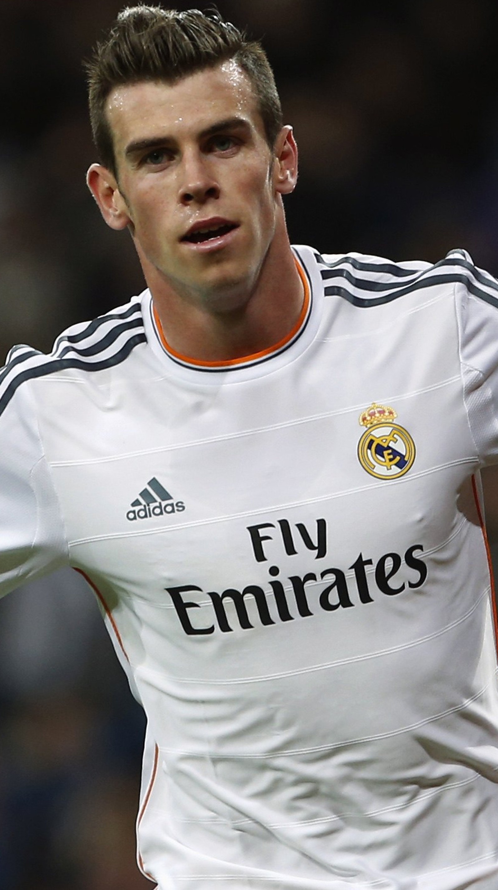 A close up of a soccer player in a white uniform (bale, futbol, hala madrid, real madrid, spain)